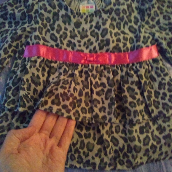 ⭐buy 2 get 1 free⭐ ADORABLE animal print blouse - Picture 4 of 7